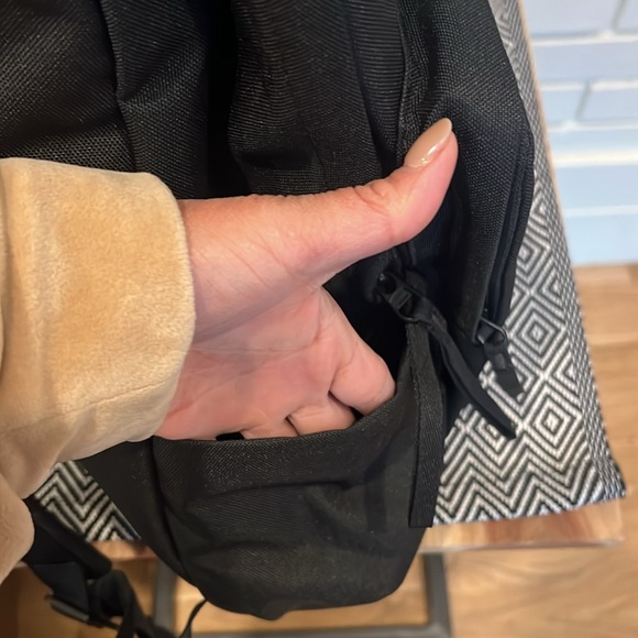 🌟NEW EVERLANE the re-new transit utility  Backpack black. 💯 recycled materials - Picture 5 of 12